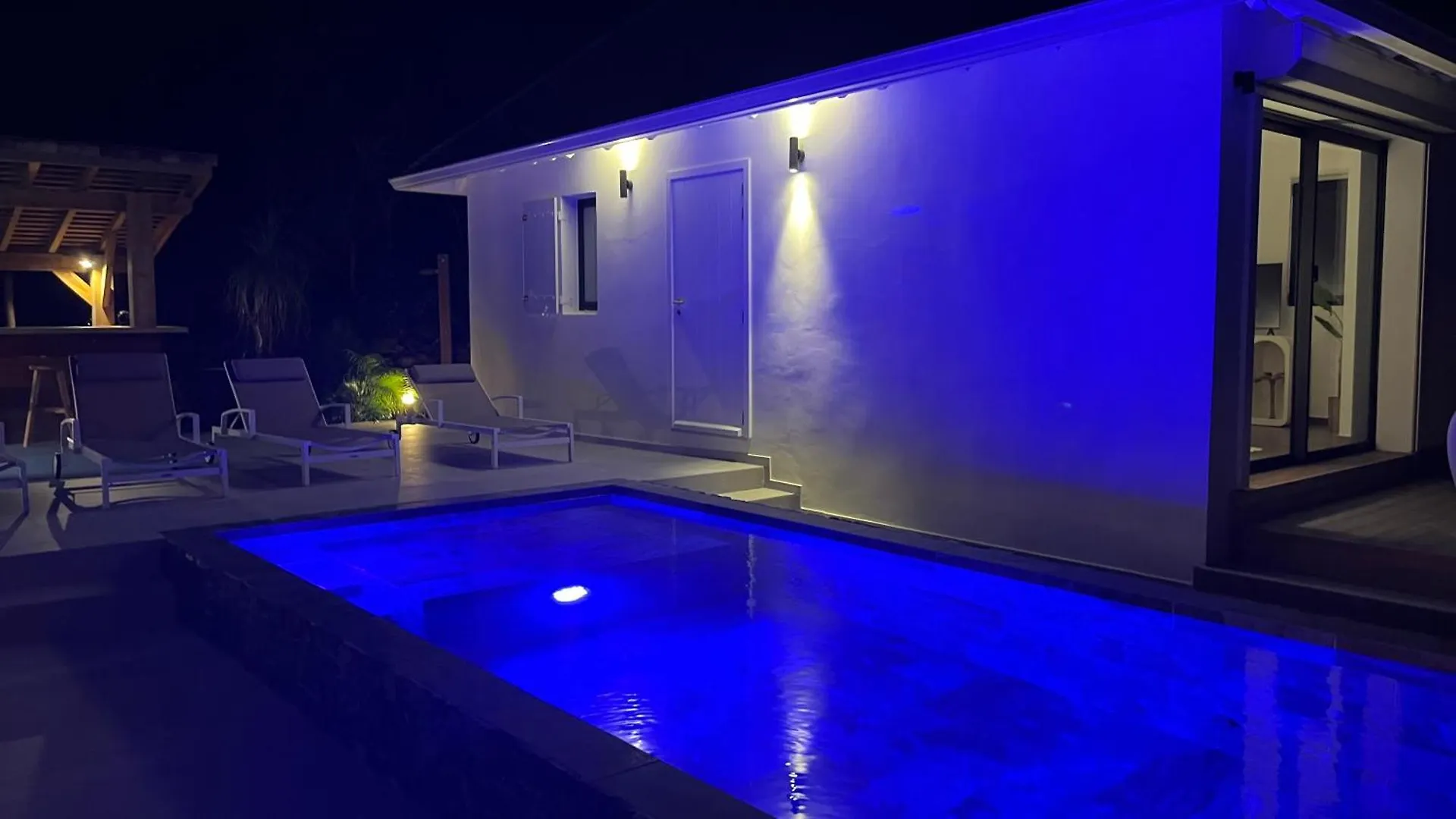 Villa Prestigieuse Avec Vue Spectaculaire Sur L Anse Marcel Sint Maarten